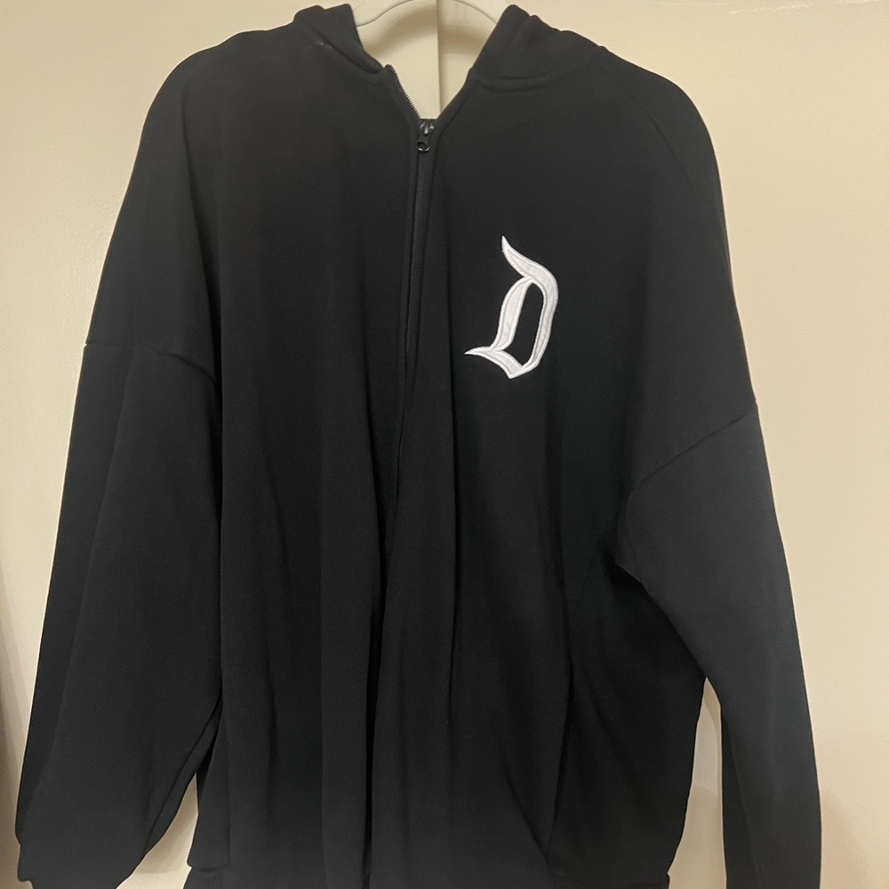 Disneyland Black Zip Up Hoodie size XL 
worn once too big 
great conditi…